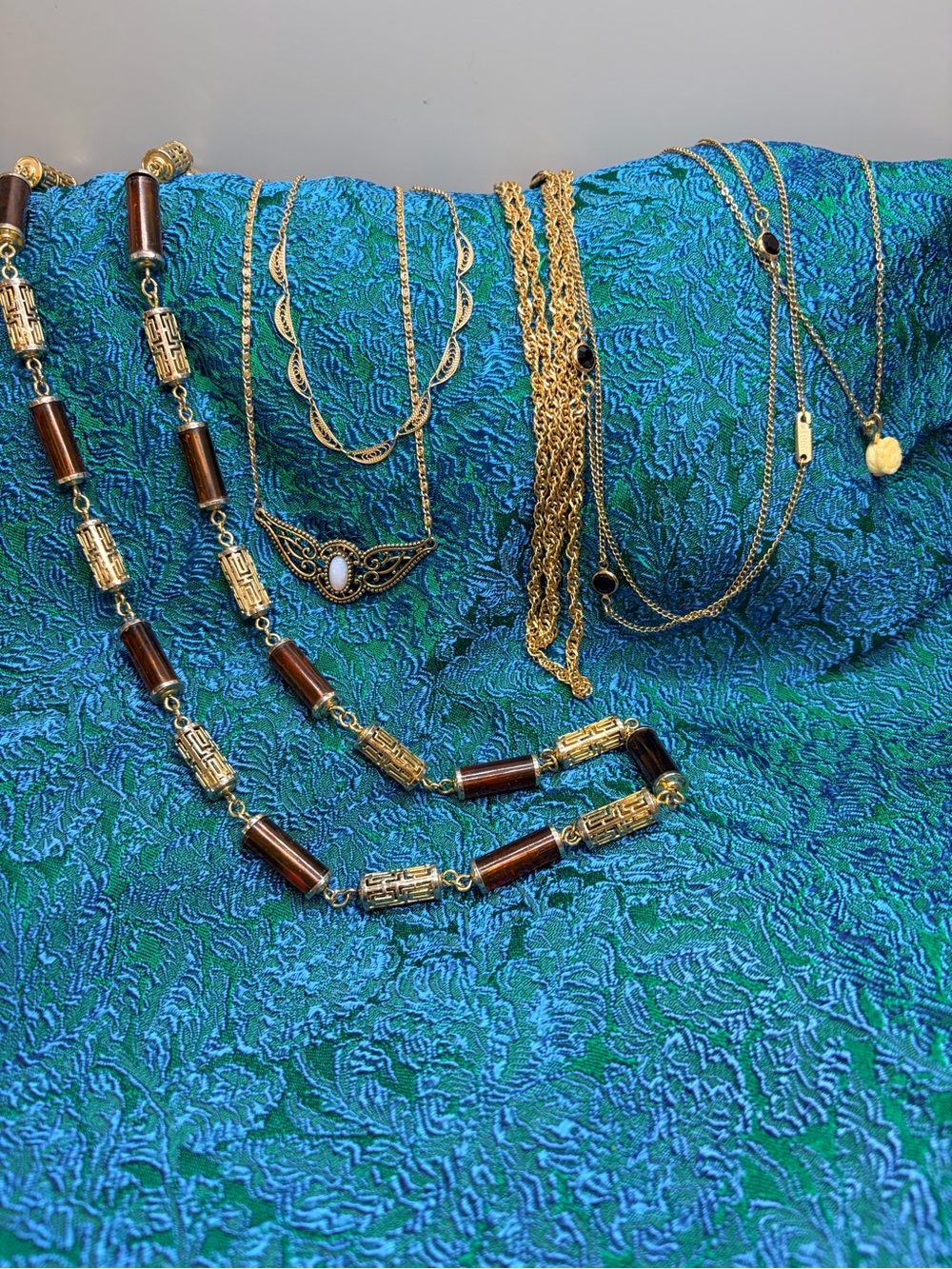 Gold-Tone Vintage Sarah Coventry Women's Layered Necklaces and Brooch Set - Gold